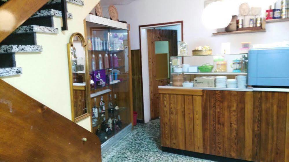 Hostal Creus Ρόζες Εξωτερικό φωτογραφία